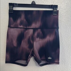 ALO Yoga Women's Purple Tie-Dye Shorts